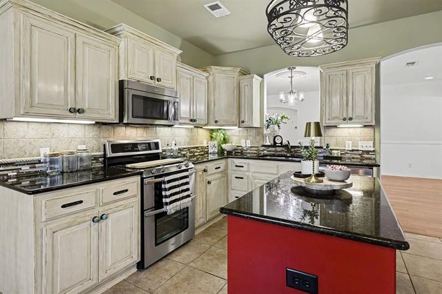 11305 NW 105th Street, Yukon, OK 73099