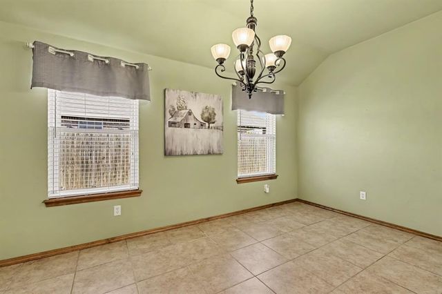 11305 NW 105th Street, Yukon, OK 73099