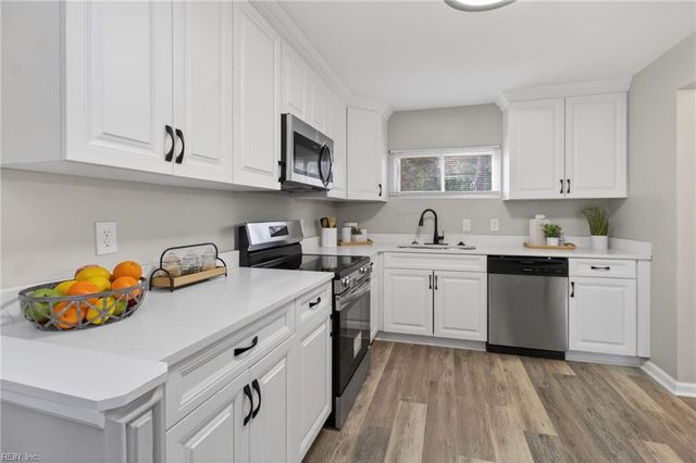 5537 Barnhollow RD, Norfolk, VA 23502