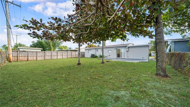 4285 SW 48th Ct, Dania Beach, FL 33314