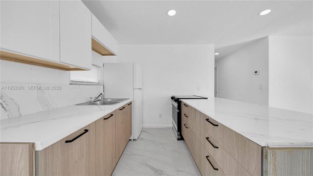 4285 SW 48th Ct, Dania Beach, FL 33314