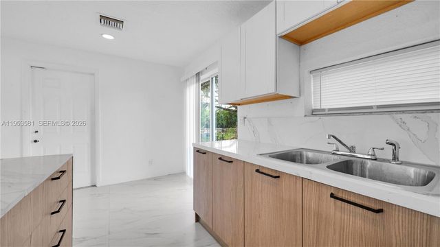 4285 SW 48th Ct, Dania Beach, FL 33314