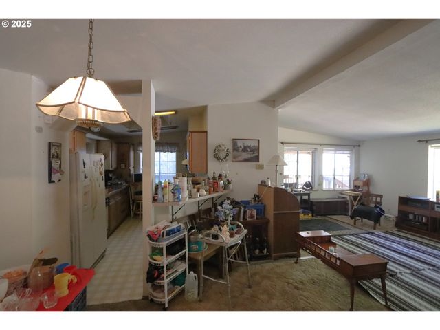 92692 CASCADE Ln, Coos Bay, OR 97420