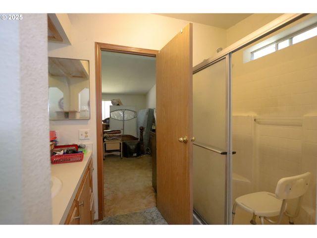 92692 CASCADE Ln, Coos Bay, OR 97420