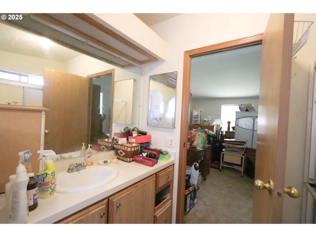 92692 CASCADE Ln, Coos Bay, OR 97420