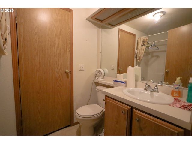 92692 CASCADE Ln, Coos Bay, OR 97420