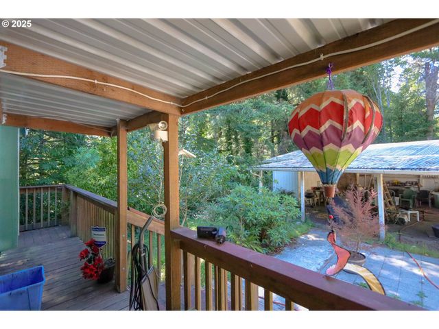 92692 CASCADE Ln, Coos Bay, OR 97420