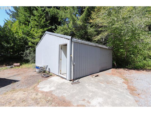 92692 CASCADE Ln, Coos Bay, OR 97420