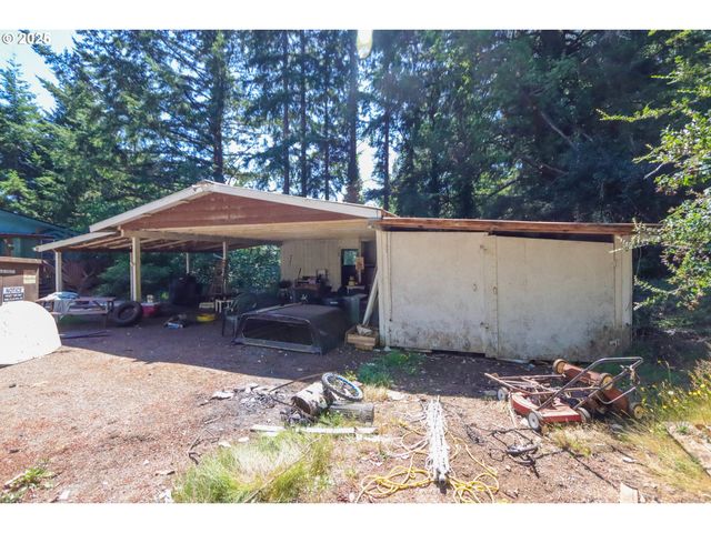 92692 CASCADE Ln, Coos Bay, OR 97420
