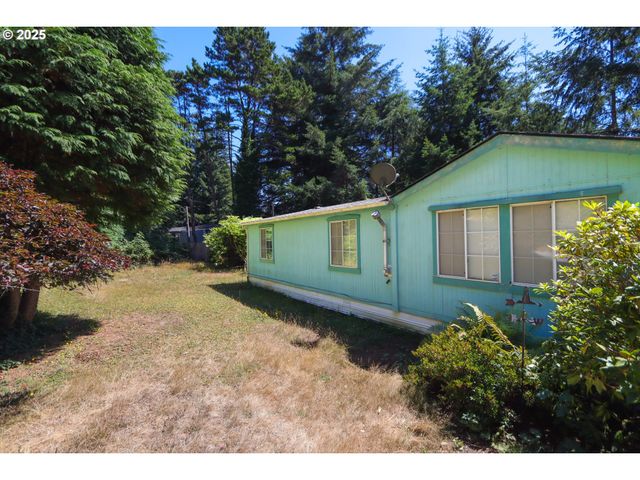 92692 CASCADE Ln, Coos Bay, OR 97420