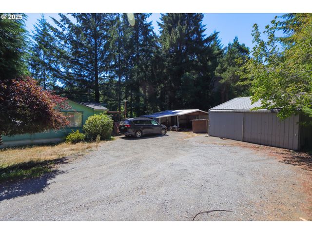 92692 CASCADE Ln, Coos Bay, OR 97420