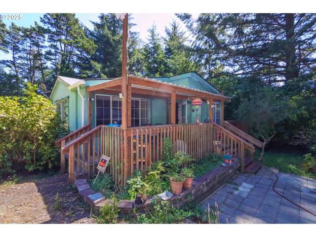 92692 CASCADE Ln, Coos Bay, OR 97420