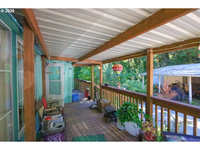 92692 CASCADE Ln, Coos Bay, OR 97420