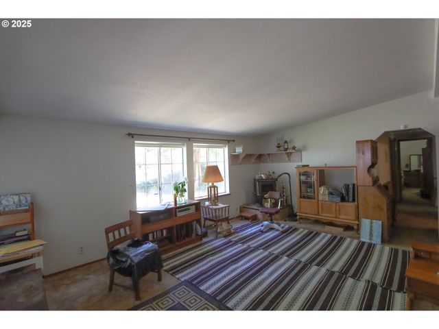 92692 CASCADE Ln, Coos Bay, OR 97420