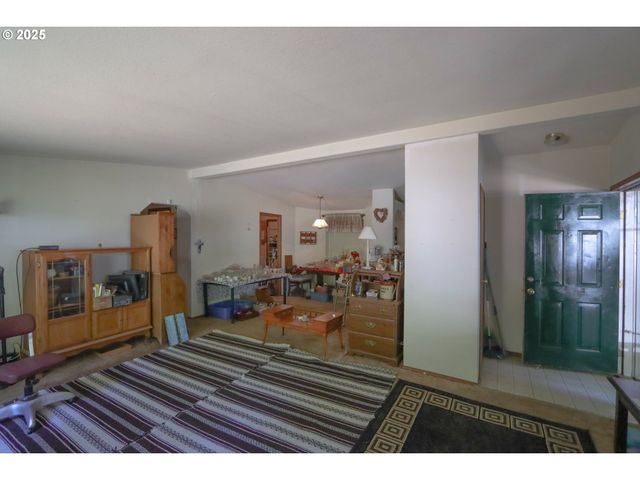 92692 CASCADE Ln, Coos Bay, OR 97420