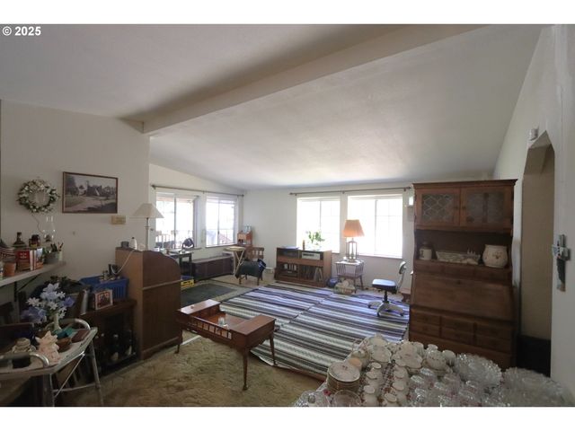 92692 CASCADE Ln, Coos Bay, OR 97420