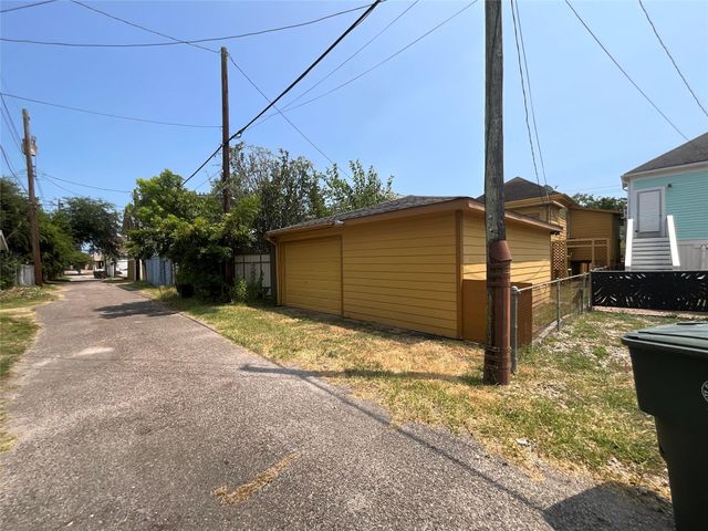 3722 Ursuline Street, Galveston, TX 77550