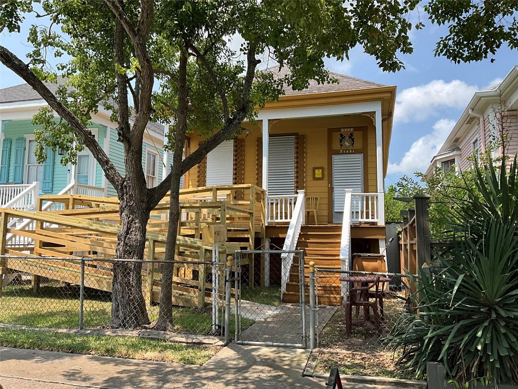 3722 Ursuline Street, Galveston, TX 77550