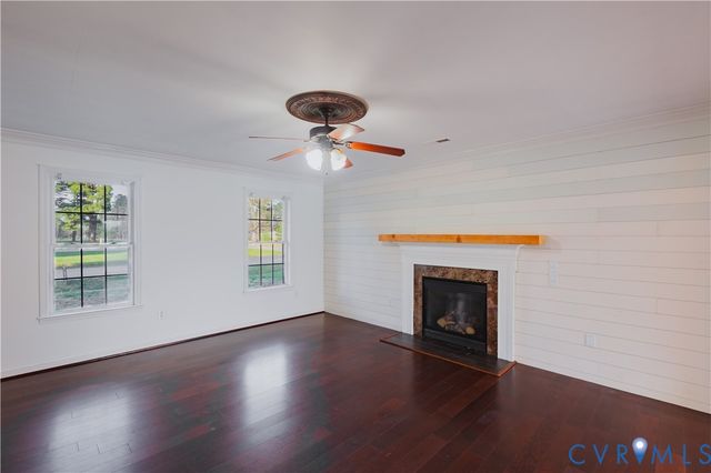 29290 Meadowview Dr, Sussex, VA 23890