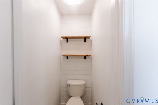 29290 Meadowview Dr, Sussex, VA 23890