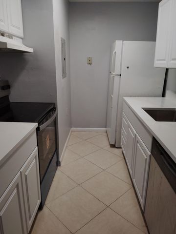 1140 Lake Victoria Drive M, West Palm Beach, FL 33411