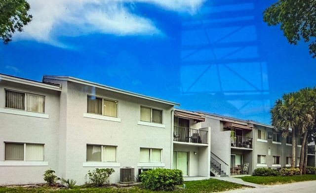 1140 Lake Victoria Drive M, West Palm Beach, FL 33411