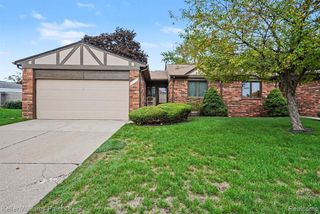 4967 N Grand Oaks Drive, Warren, MI 48092