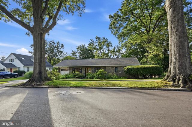 840 DELMONT DR, Wynnewood, PA 19096