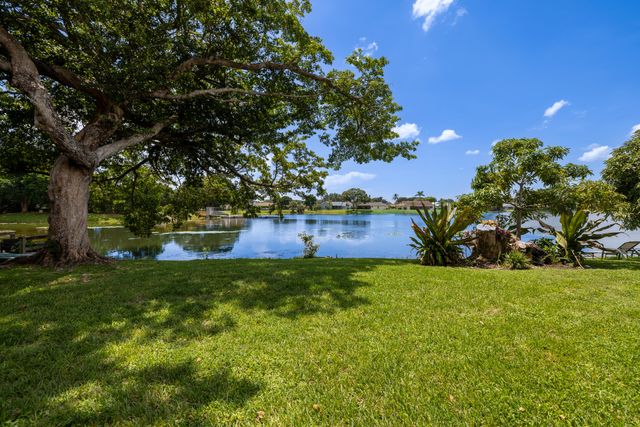 8409 Bonita Isle Drive, Lake Worth, FL 33467