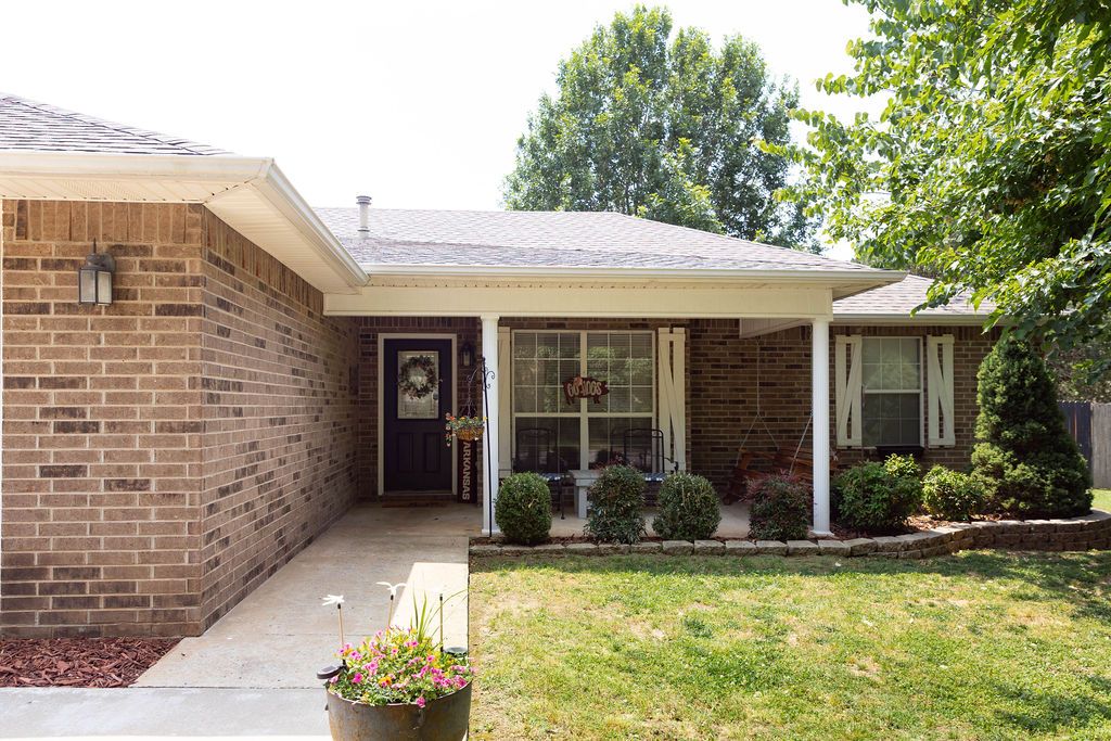 803 Cedar Lane, Prairie Grove, AR 72753
