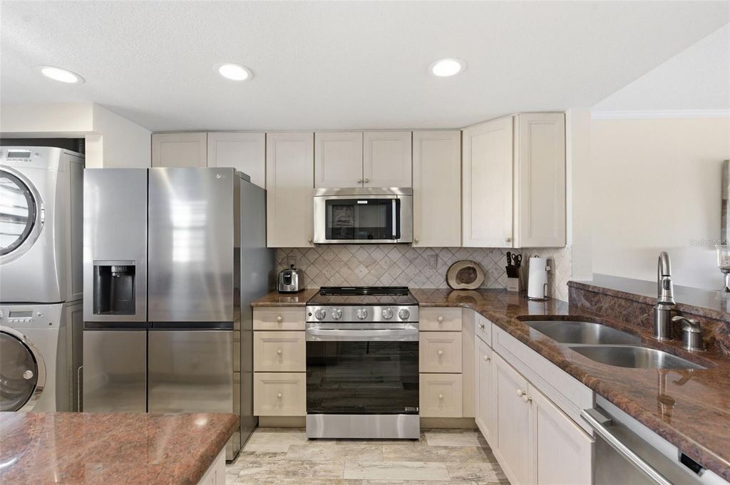 Image 23 of property listing at 19531 GULF BOULEVARD 609, Indian Shores, FL 33785