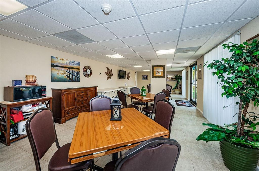 Image 58 of property listing at 19531 GULF BOULEVARD 609, Indian Shores, FL 33785