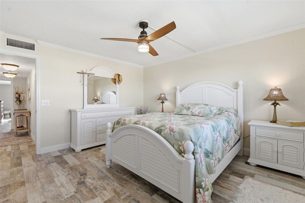 Image 9 of property listing at 19531 GULF BOULEVARD 609, Indian Shores, FL 33785