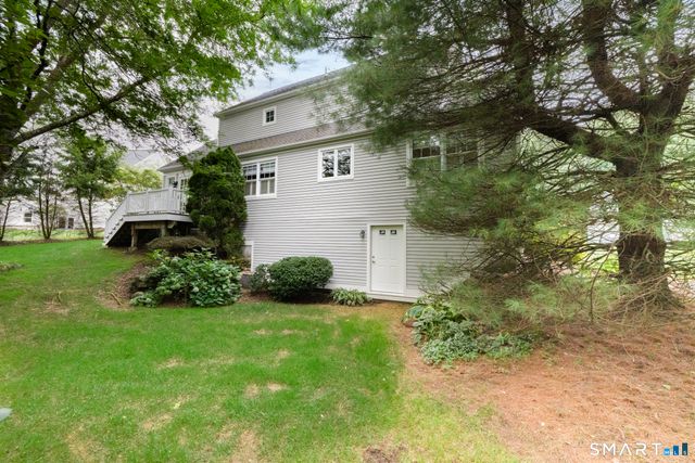 16 Caveson Court 16, Middlebury, CT 06762
