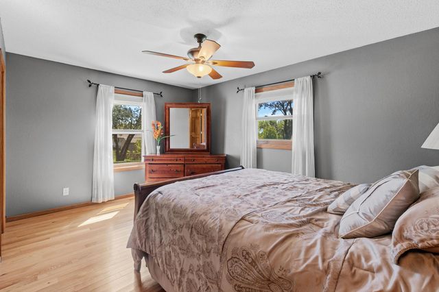 139 Greenway Avenue N, Oakdale, MN 55128