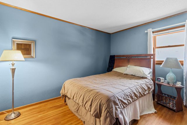 139 Greenway Avenue N, Oakdale, MN 55128