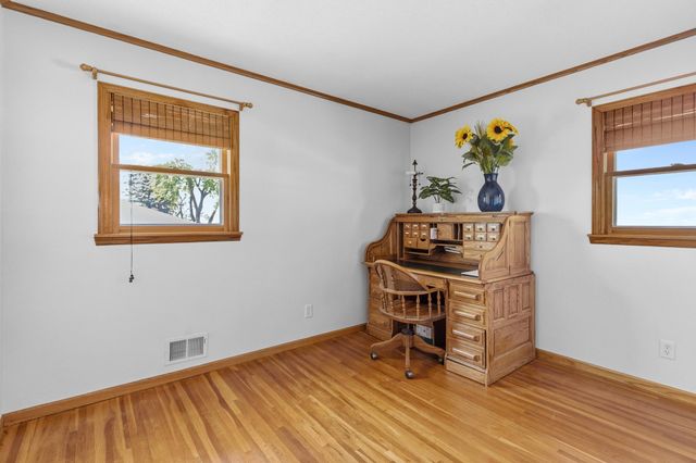 139 Greenway Avenue N, Oakdale, MN 55128