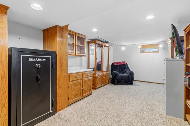 139 Greenway Avenue N, Oakdale, MN 55128