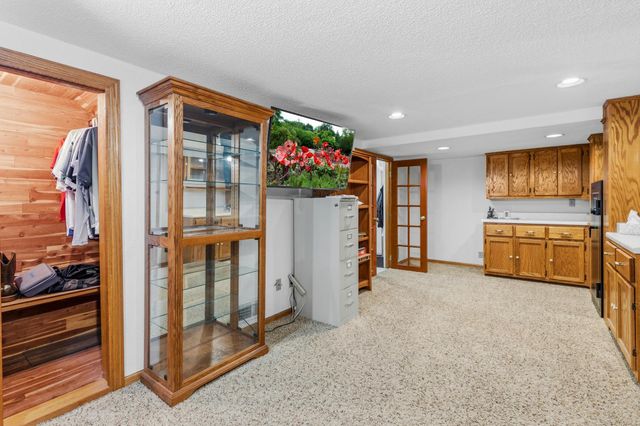139 Greenway Avenue N, Oakdale, MN 55128