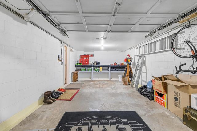 139 Greenway Avenue N, Oakdale, MN 55128