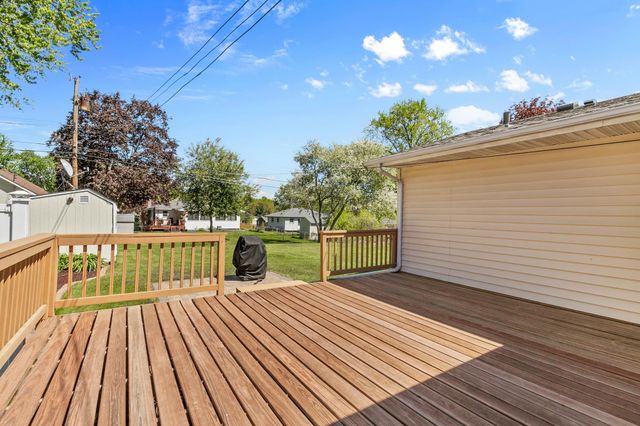 139 Greenway Avenue N, Oakdale, MN 55128