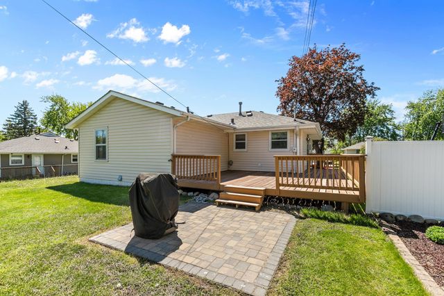 139 Greenway Avenue N, Oakdale, MN 55128