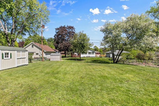 139 Greenway Avenue N, Oakdale, MN 55128