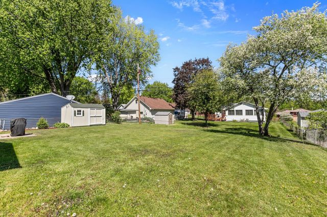 139 Greenway Avenue N, Oakdale, MN 55128