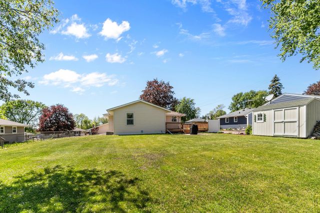 139 Greenway Avenue N, Oakdale, MN 55128