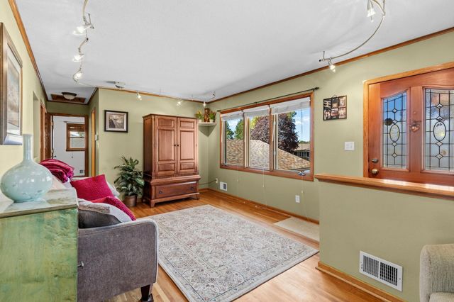 139 Greenway Avenue N, Oakdale, MN 55128