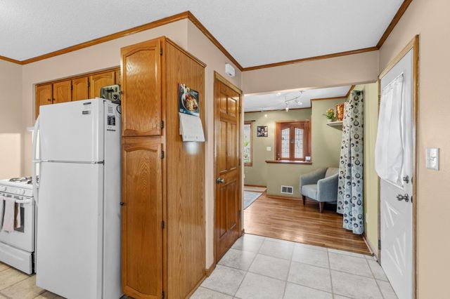 139 Greenway Avenue N, Oakdale, MN 55128