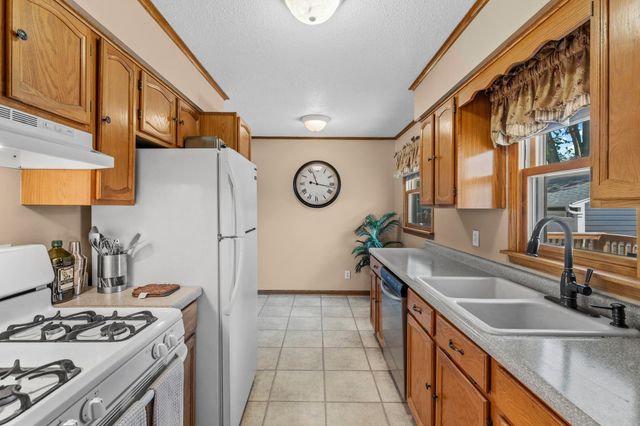 139 Greenway Avenue N, Oakdale, MN 55128