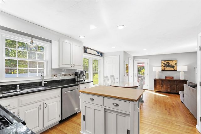 1 Castle Rd, Medway, MA 02053