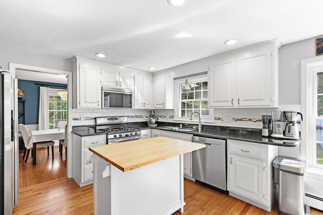 1 Castle Rd, Medway, MA 02053